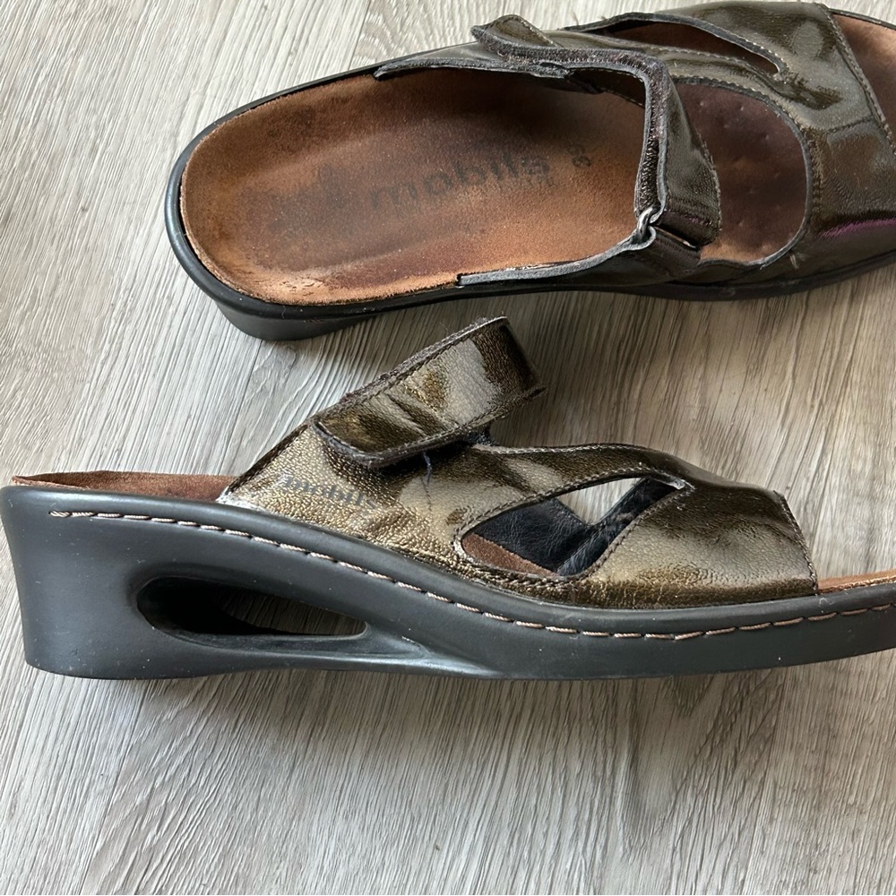 Mephisto France Air Relax Mobils Patent Leather Slide Sandals